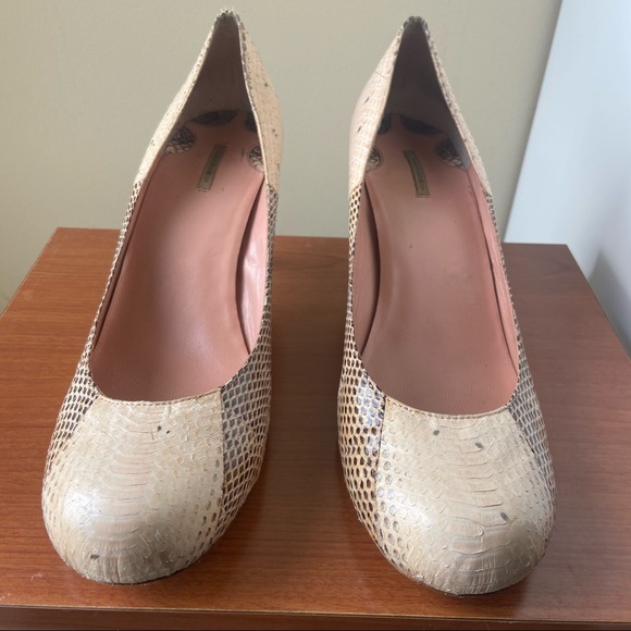 MaxStudio.com Snakeskin Kitten Heeled Shoe - Picture 1 of 9